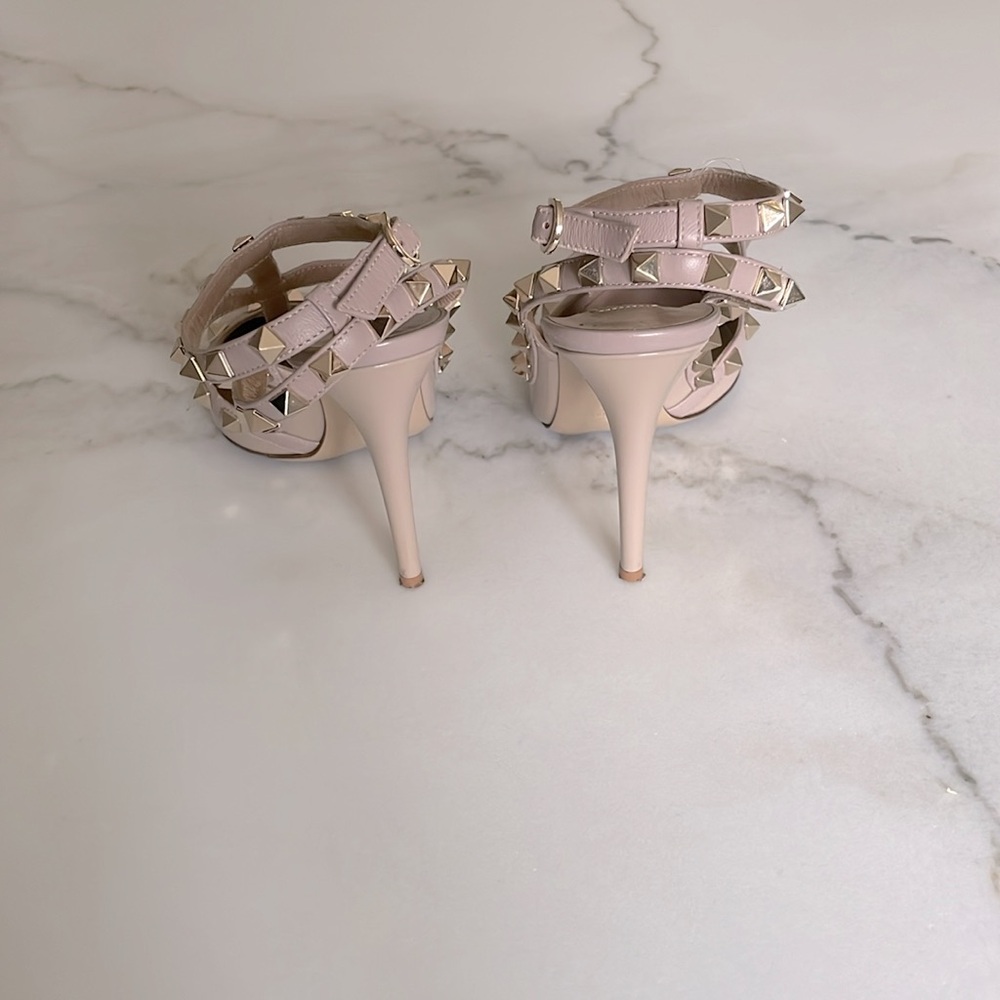 Valentino Patent Leather T-Strap Pumps - Rockstud Accents

へ - Picture 2 of 4
